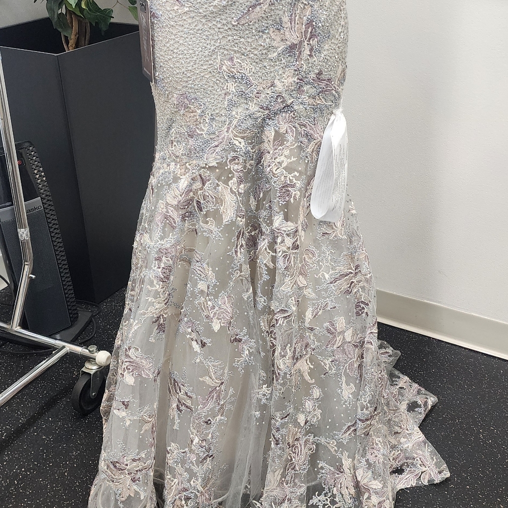 Mac Dugall Size 4 Mermaid Dress with tags, Needs new zipper.
